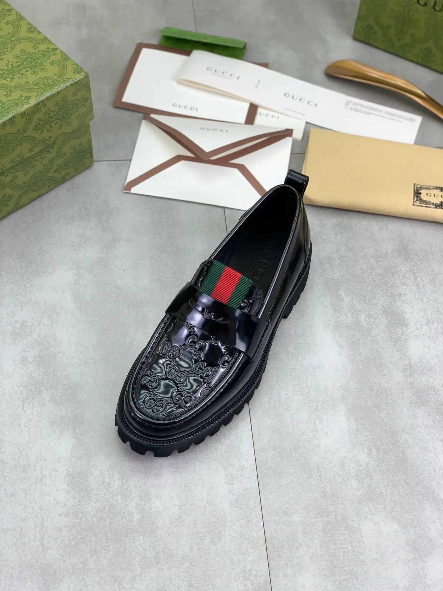 Factory price P840 💰💎💎💎Top version (original foam outsole) Brand: [GUCCi] Gucci's new business formal casual leather shoes Standard code: Men's size 39–45 (38 needs to be customized) Grade: Same style as the official website Original order quality Materials: Original open-edge beaded calfskin Water-dyed cowhide lining Original lightweight foam outsole Style category: Men's fashion Formal casual leather shoes, slip-on men's shoes series, young and fashionable, European and American trends, British style, casual matching, comfortable feet, color: multiple colors available, actual picture